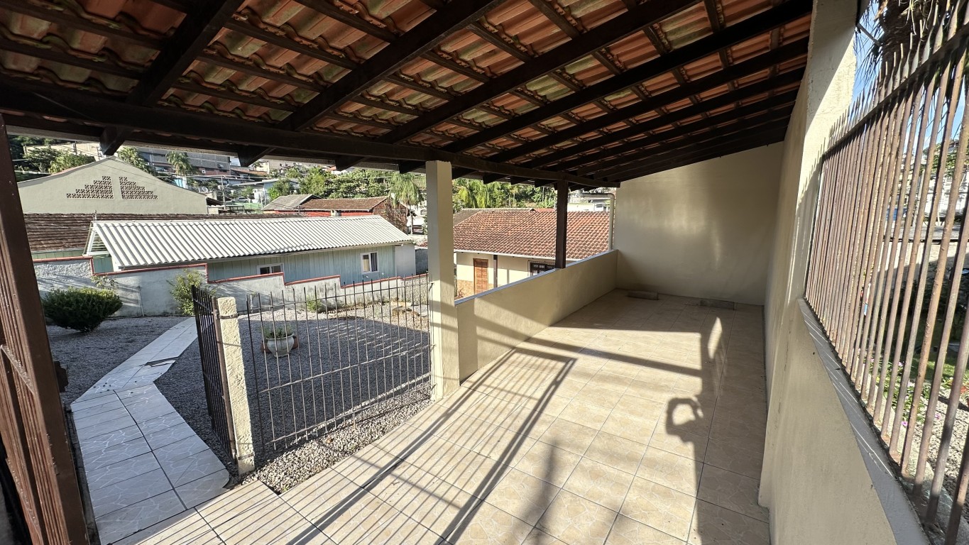 Casa no Bairro Água Verde com Amplo Terreno — foto 3