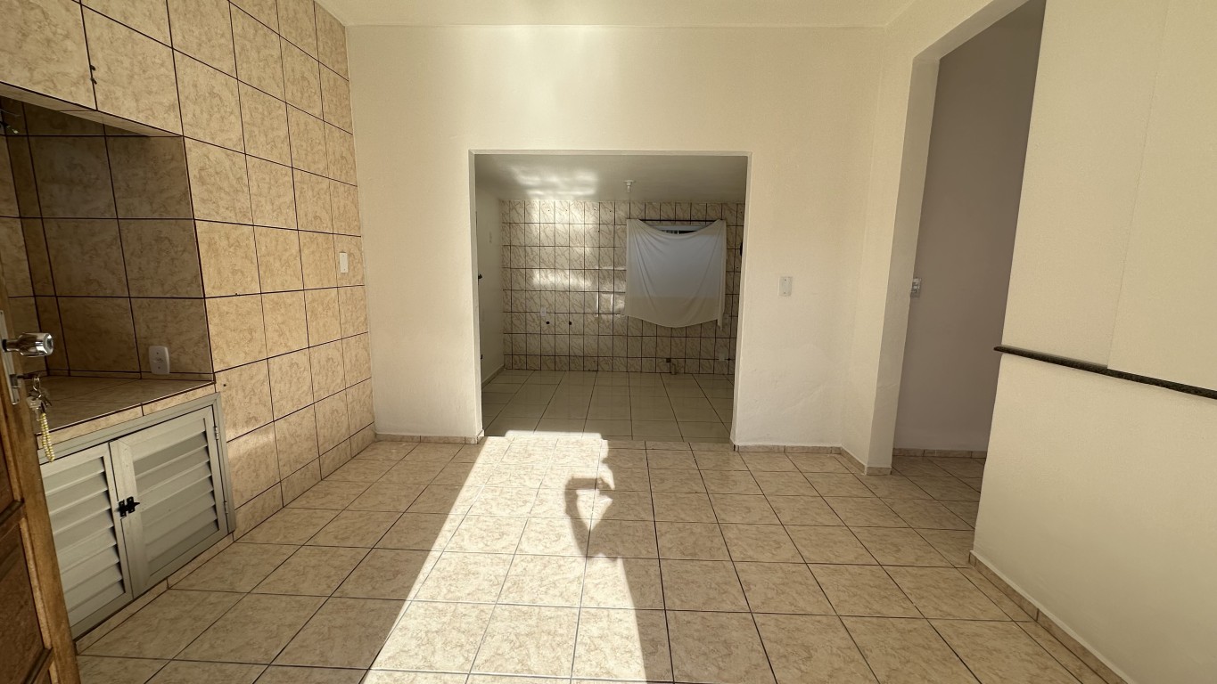 Casa no Bairro Água Verde com Amplo Terreno — foto 4