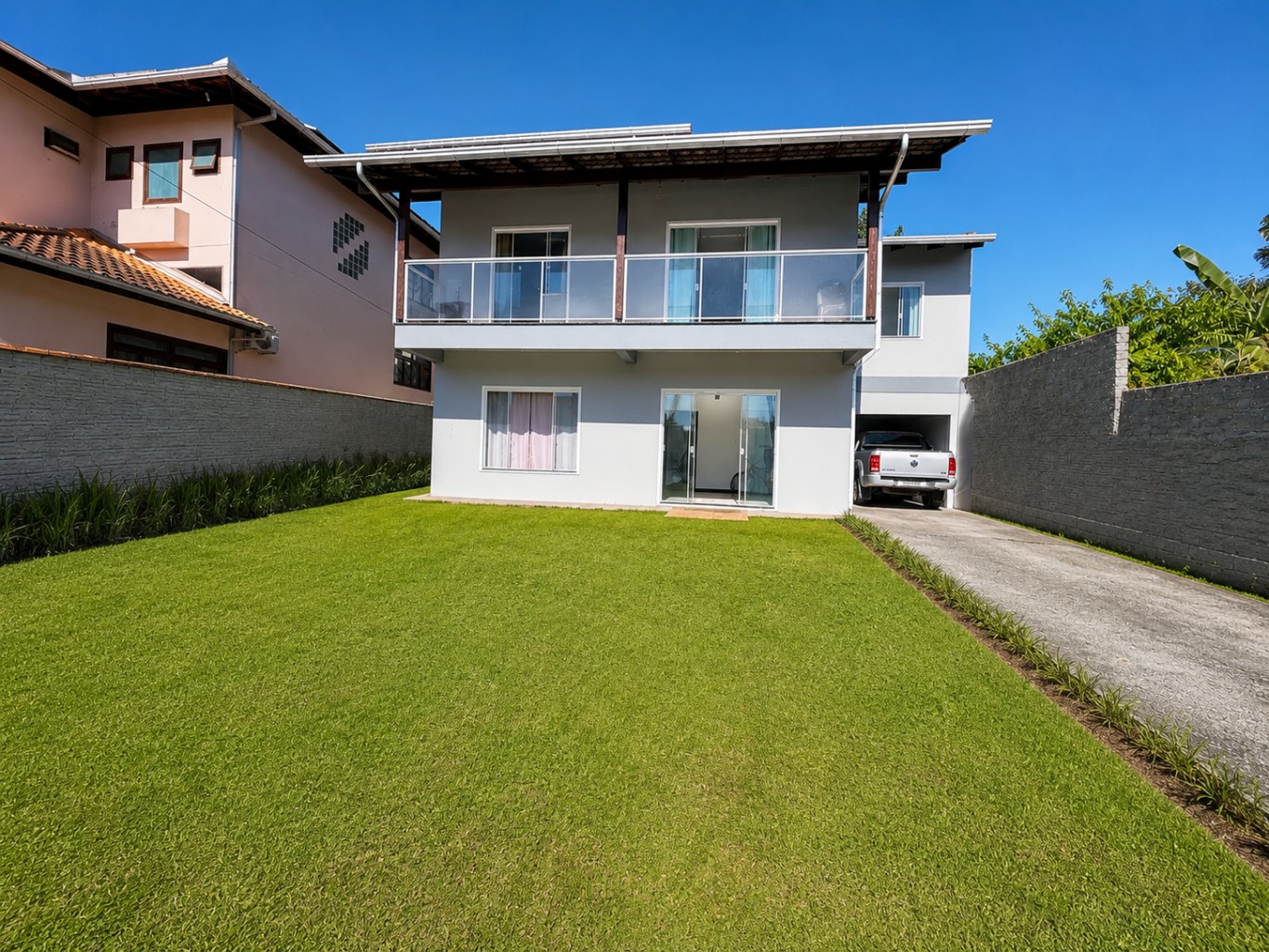 Casa espaçosa com 05 Dormitórios - Salto Weissbach — foto 2