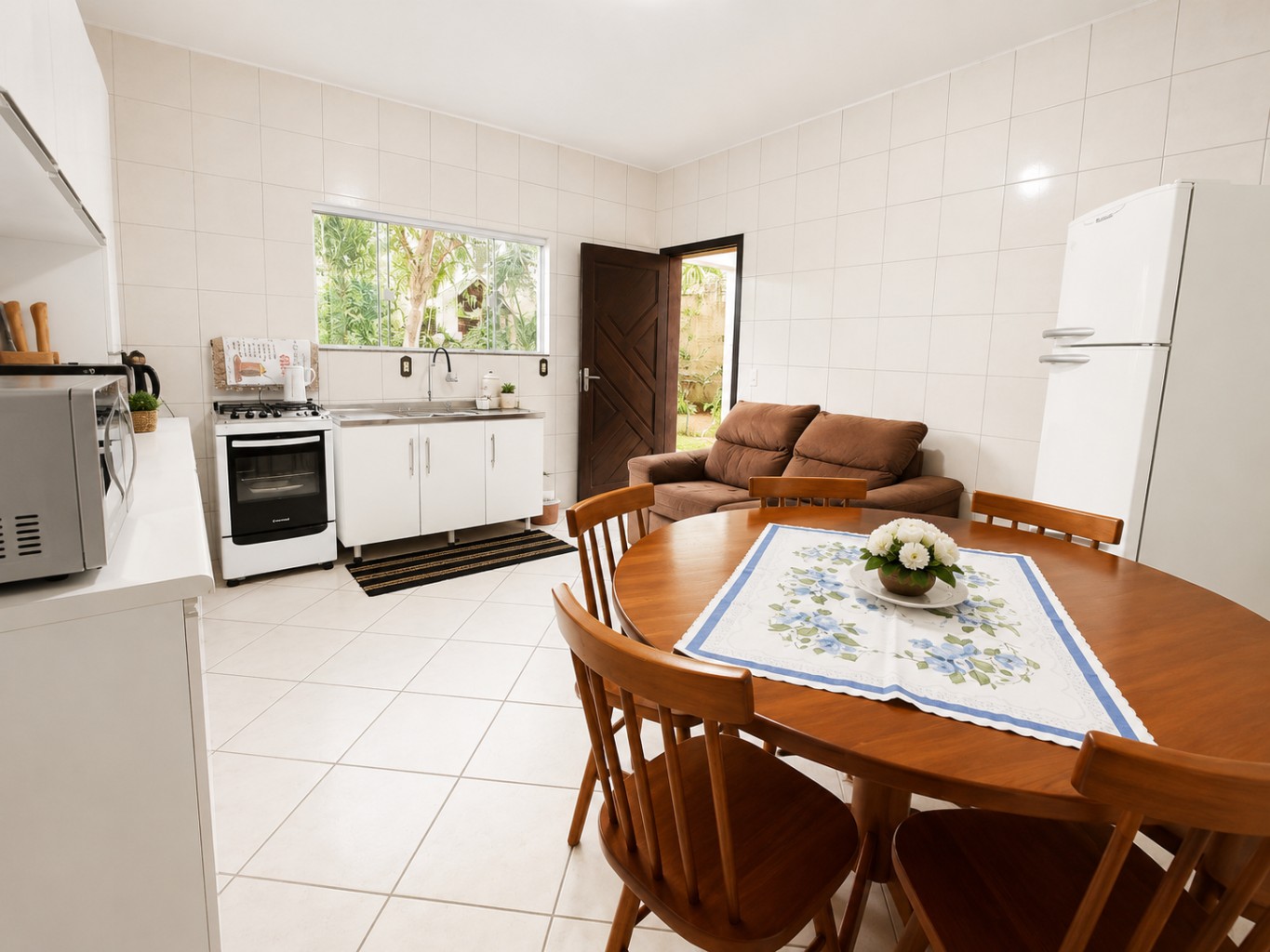 Casa espaçosa com 05 Dormitórios - Salto Weissbach — foto 6