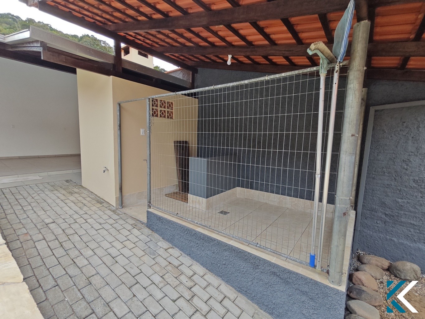 Casa recém reformada, plana, com piscina e muito espaço para sua família....Valor imperdível de início de ano. — foto 4