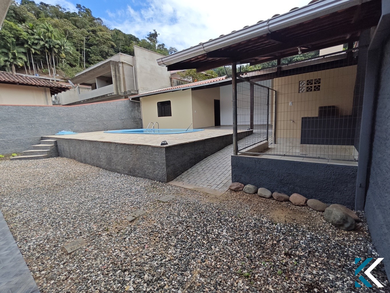 Casa recém reformada, plana, com piscina e muito espaço para sua família....Valor imperdível de início de ano. — foto 5