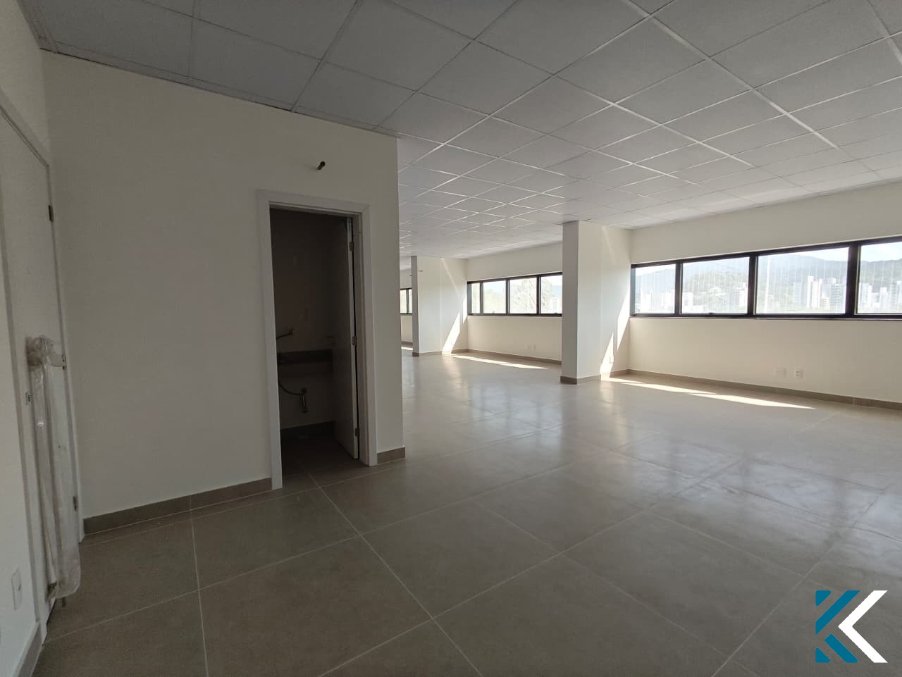 CONJUNTO DE SALAS COMERCIAIS - BAIRRO GARCIA | BLUMENAU...ANDAR INTEIRO — foto 2