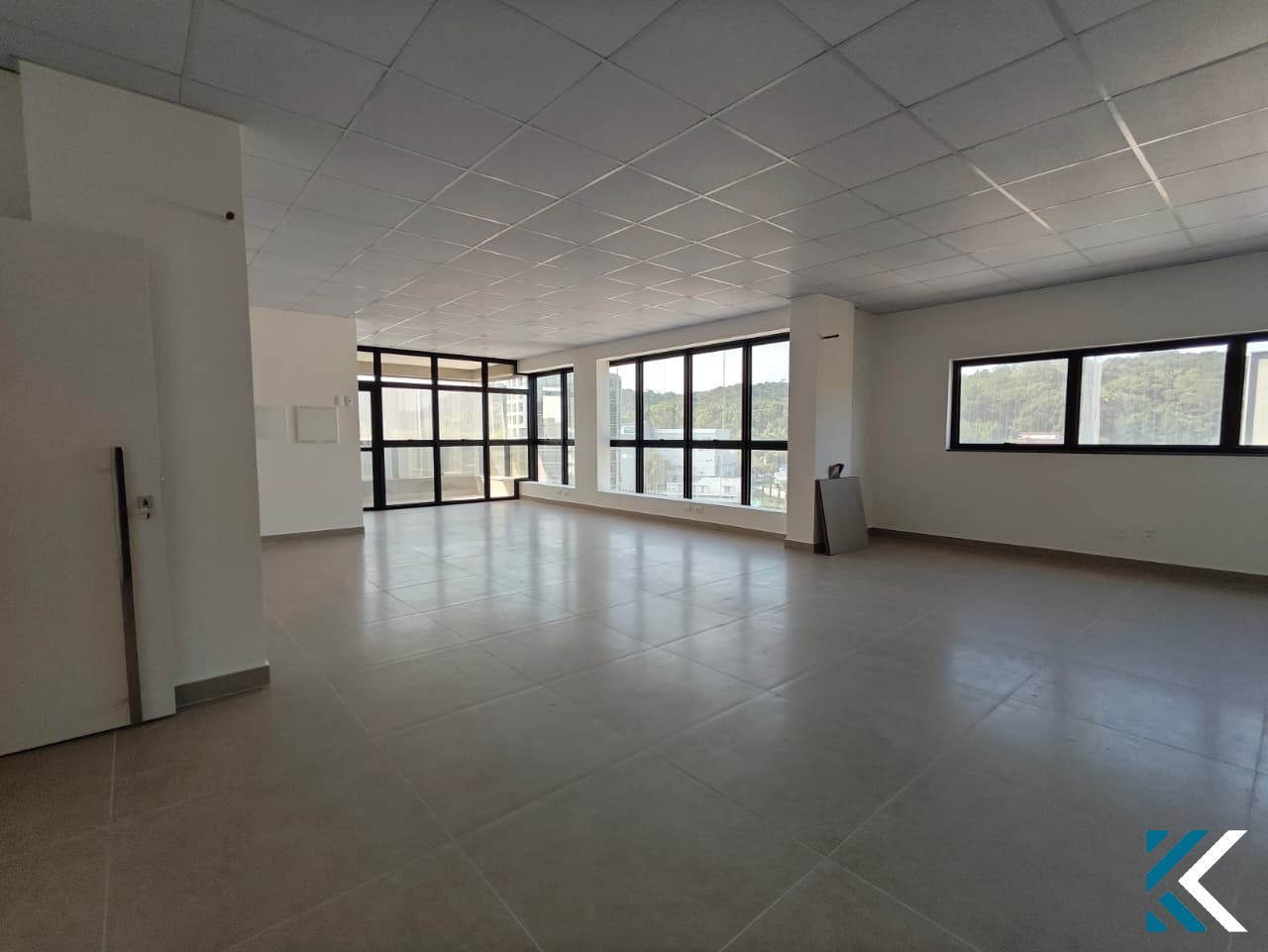 CONJUNTO DE SALAS COMERCIAIS - BAIRRO GARCIA | BLUMENAU...ANDAR INTEIRO — foto 3