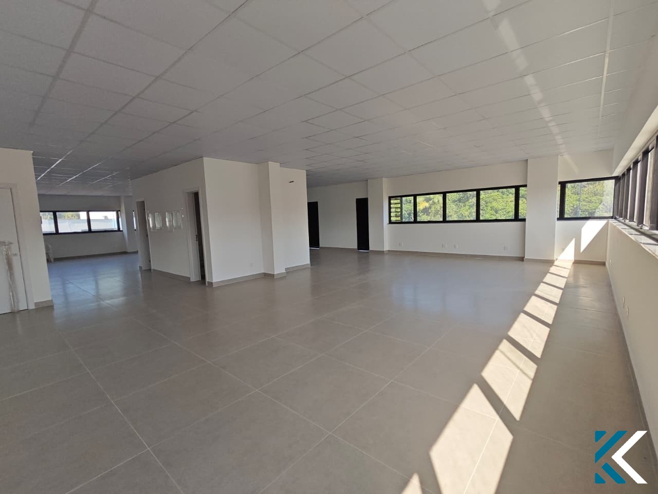 CONJUNTO DE SALAS COMERCIAIS - BAIRRO GARCIA | BLUMENAU...ANDAR INTEIRO - foto 1