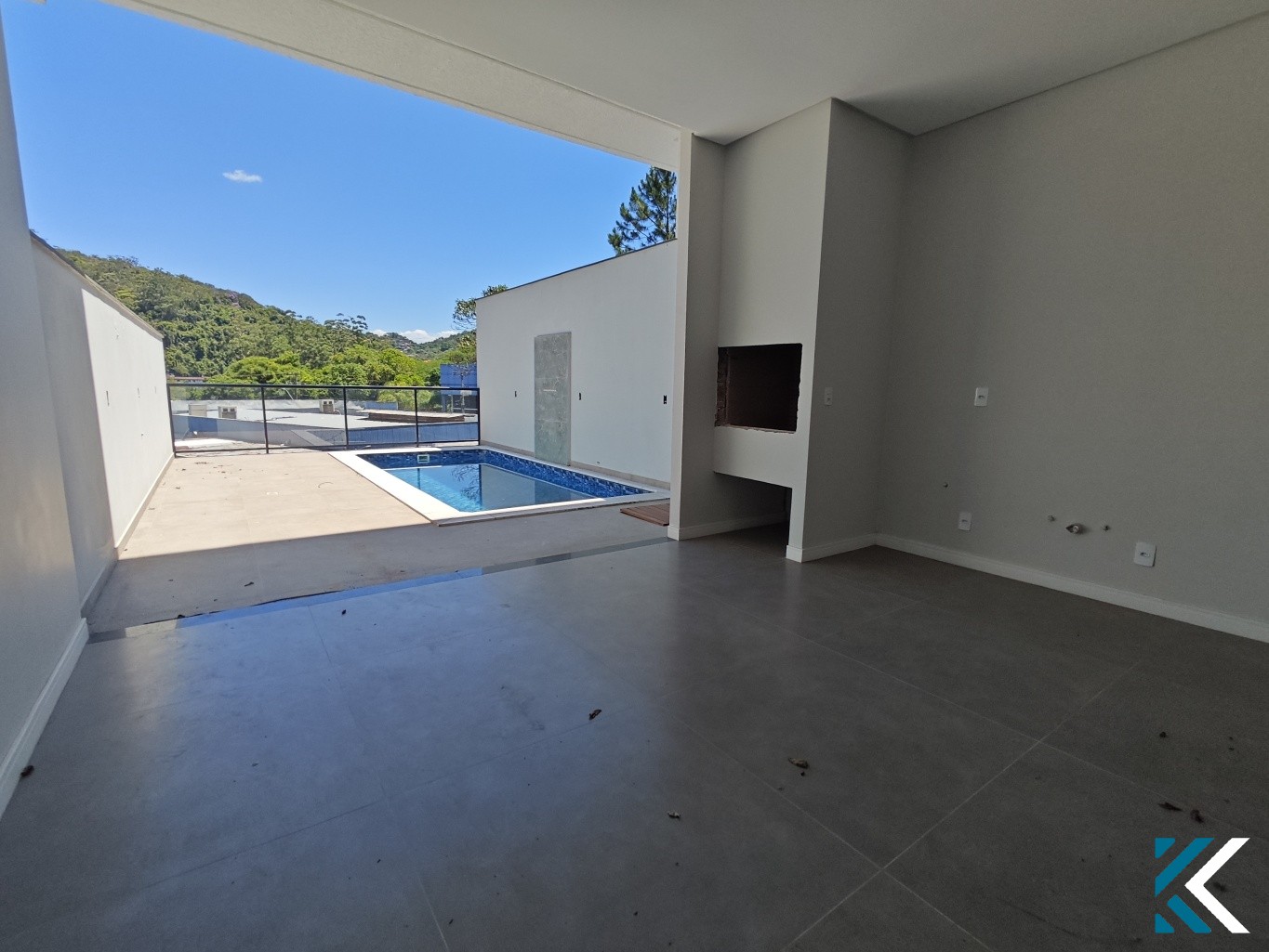 Sobrado de Alto Padrão com 3 Suítes e Piscina na Ponta Aguda — foto 5