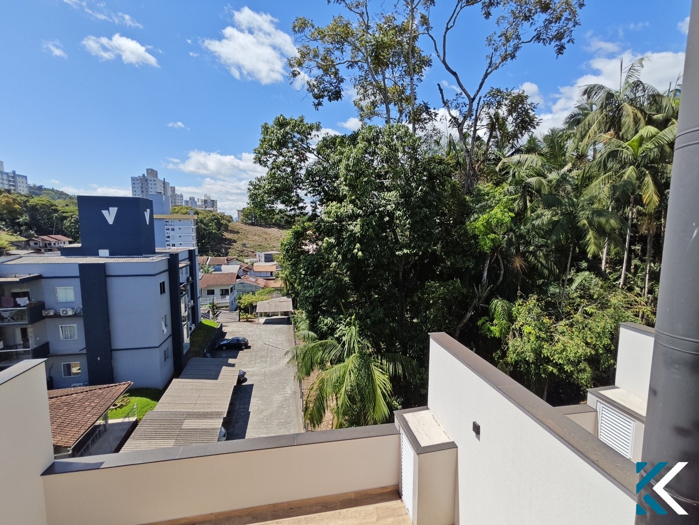 Sobrado Amplo com 3 Dormitórios, 4 Vagas e Área de Festas - Bairro Velha — foto 2