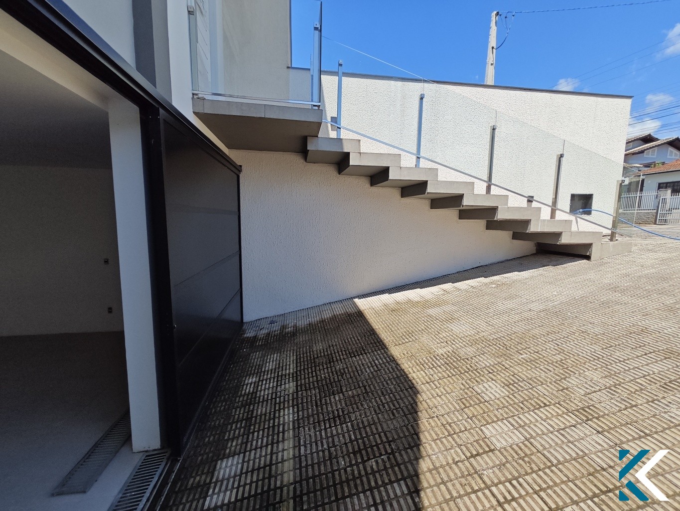 Sobrado Amplo com 3 Dormitórios, 4 Vagas e Área de Festas - Bairro Velha — foto 4