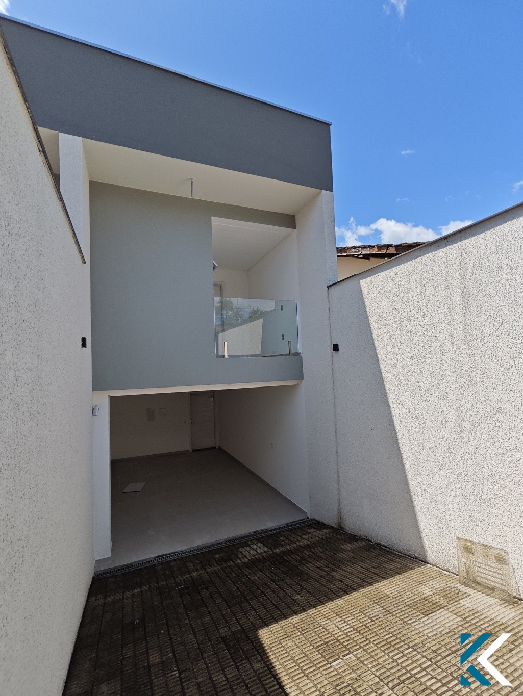 Sobrado com 3 Dormitórios, 2 Vaga e Área de Festas - Bairro Velha