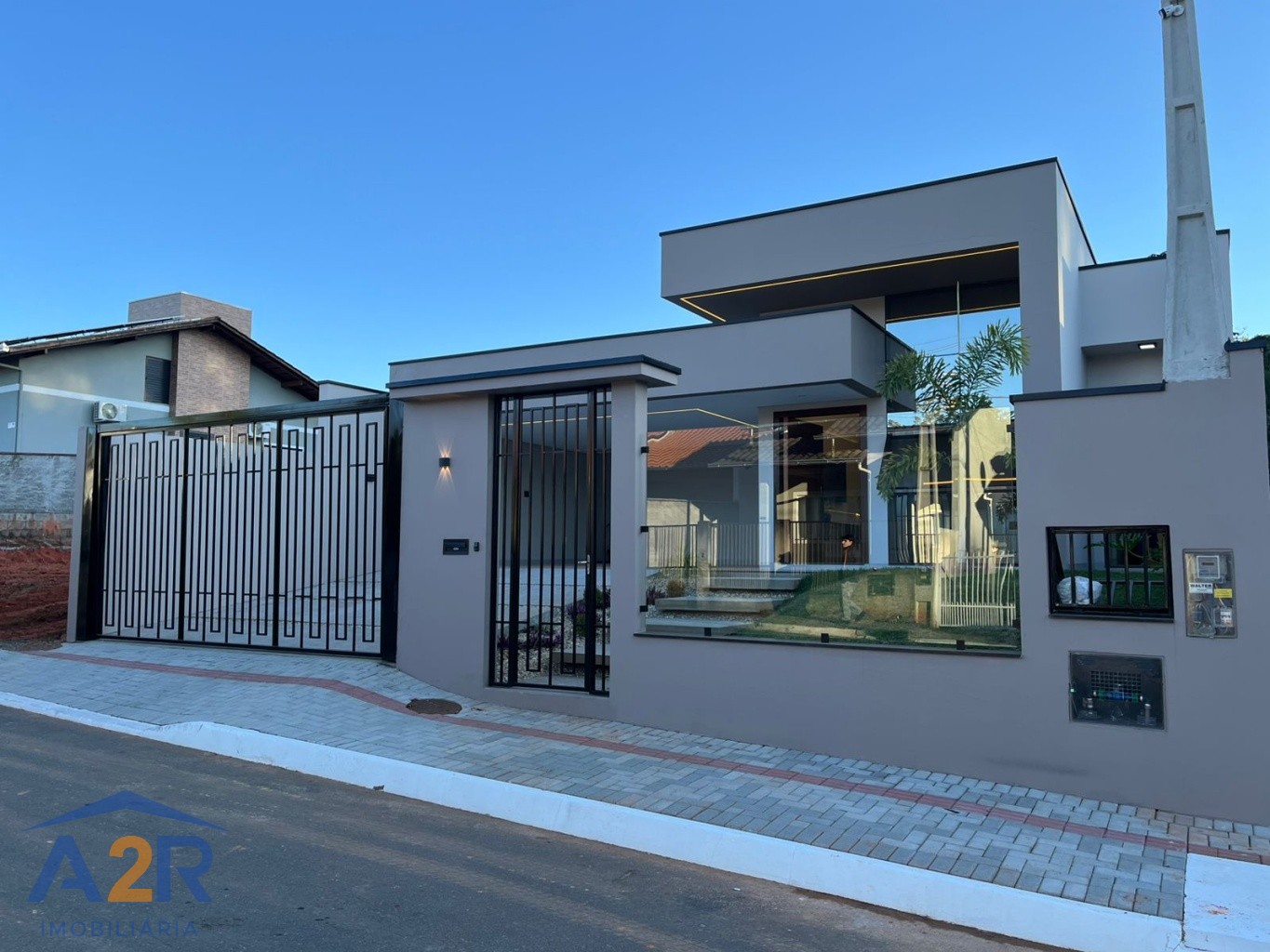 Casa de Alto Padrão à Venda em Indaial/SC - Totalmente Mobiliada. - foto 1