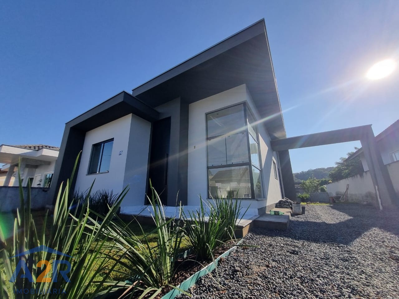 Casa Moderna e Bem Localizada no Bairro Estrada das Areias - foto 1