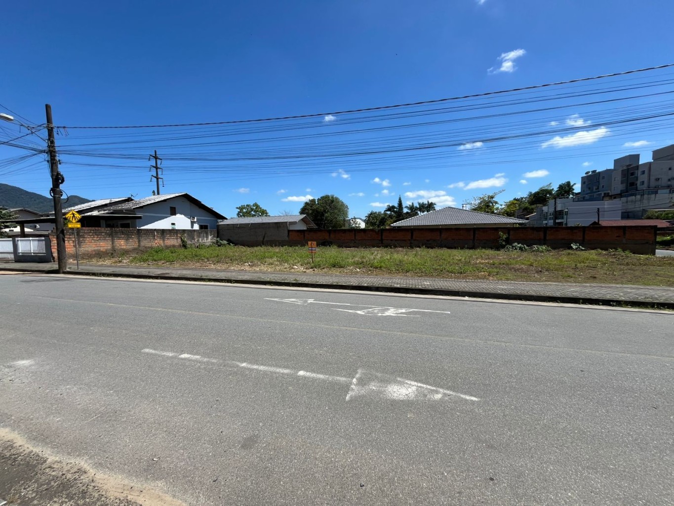 Terreno Plano, Amplo e com Potencial Comercial! - foto 1