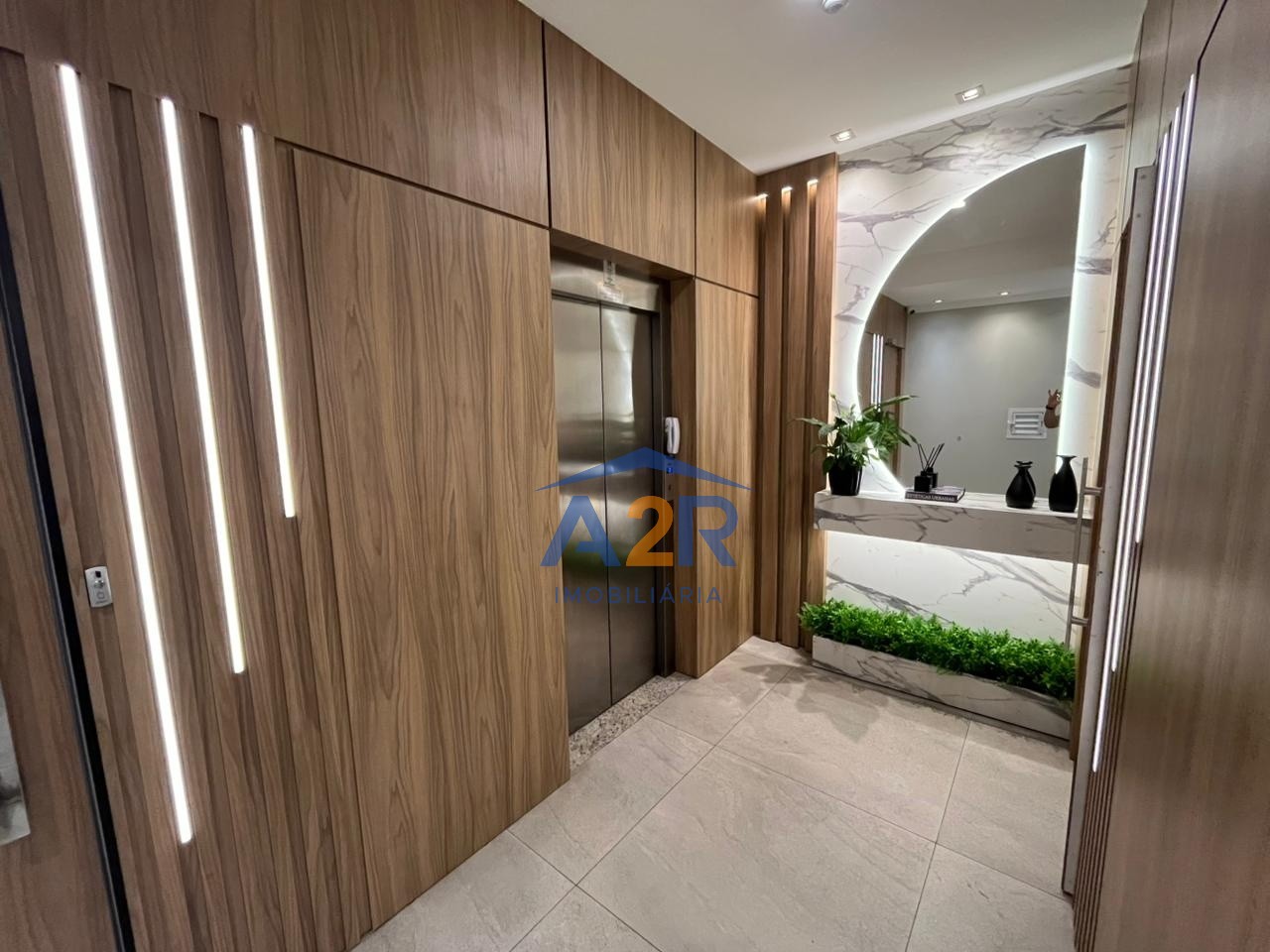 APARTAMENTO MOBILIADO COM SACADA EXTRA E 02 VAGAS DE GARAGEM — foto 3