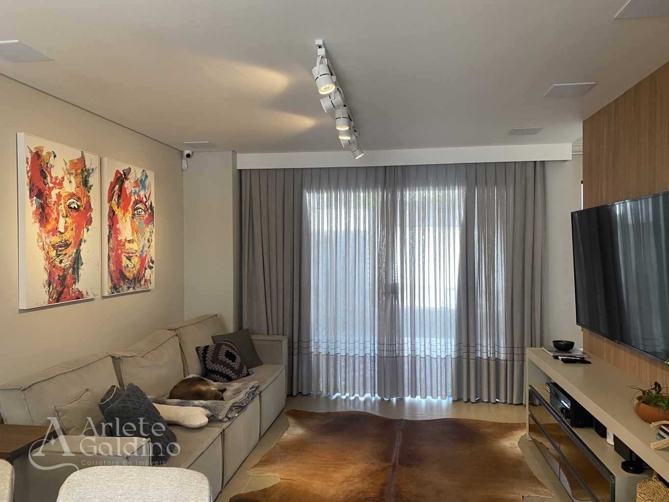 Lindíssimo sobrado mobiliado, alto padrão, no coração do Bairro Vila Nova! - foto 1