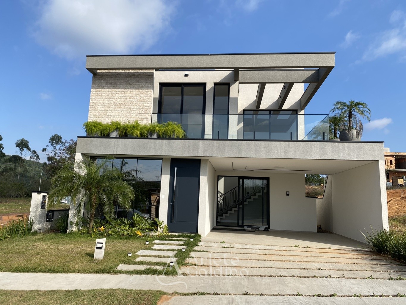 Lindíssima casa com 3 suítes em condomínio fechado, no Bairro Ponta Aguda, em Blumenau! - foto 1