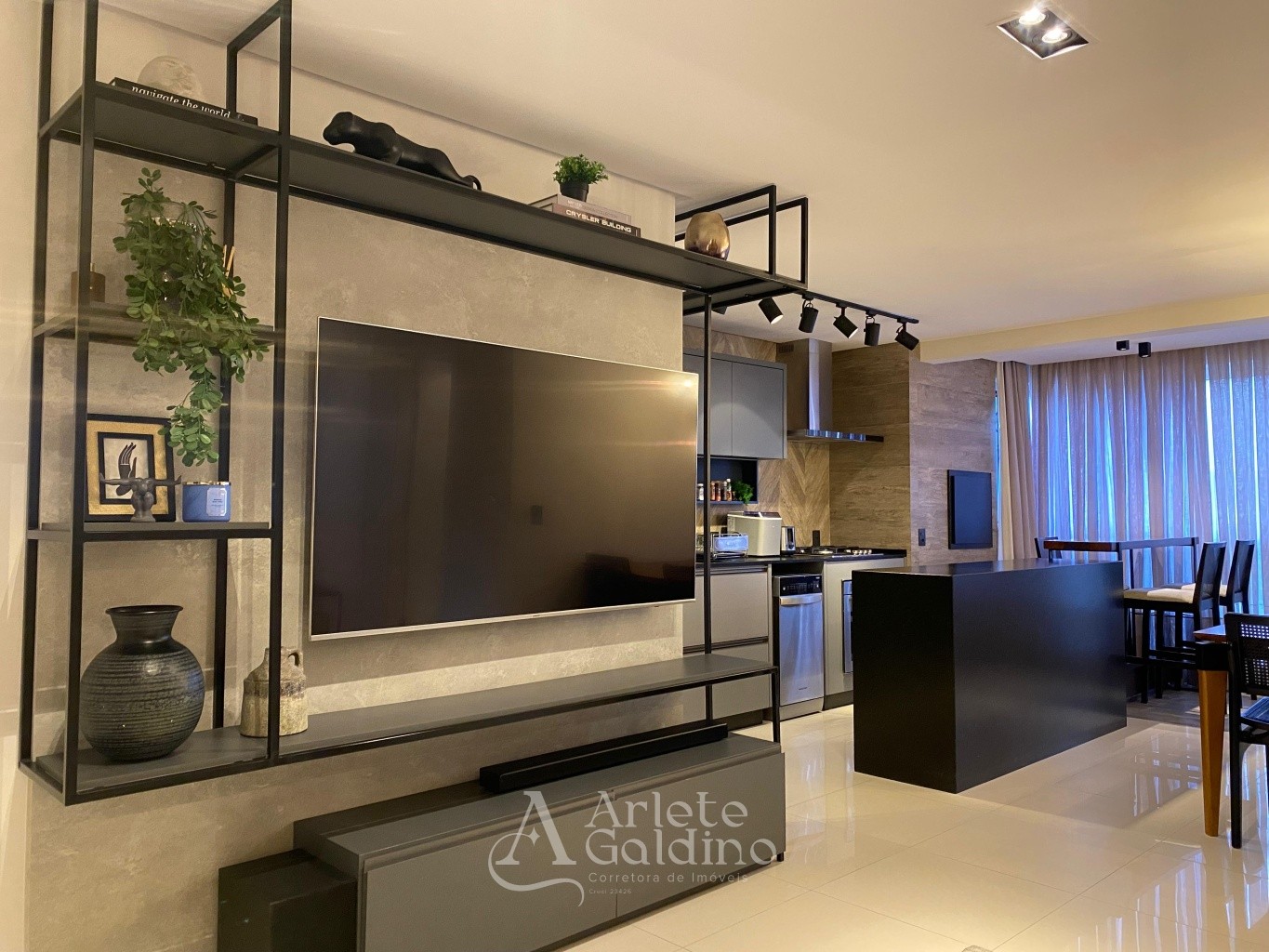 Lindo apartamento mobiliado, com 3 dormitórios sendo 1 suíte, em ótima localização no Bairro Itoupava Seca! - foto 1