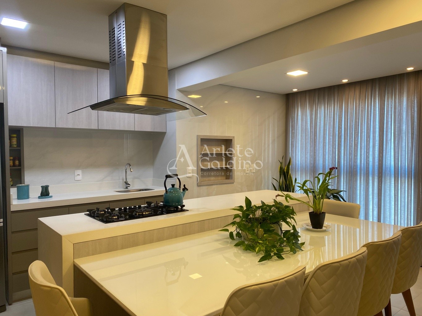 Lindíssimo apartamento mobiliado com 2 suítes + lavabo, em ótima localização no Bairro Itoupava Seca! - foto 1