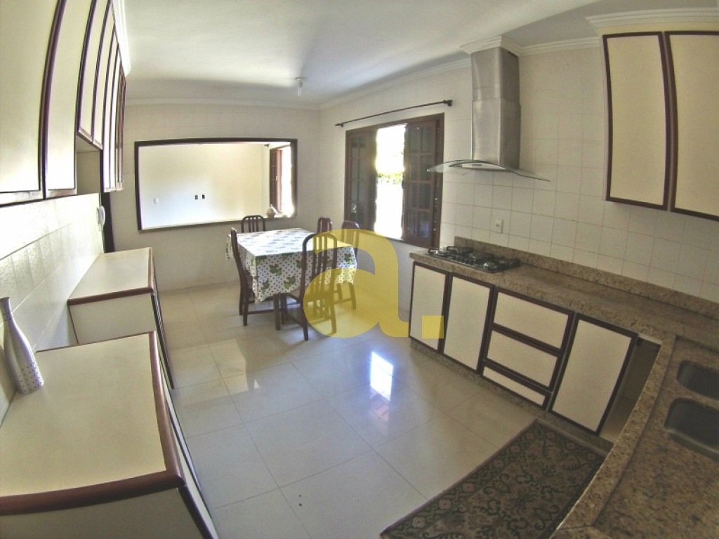 Casa para alugar com 3 quartos, 180m² - Foto 9