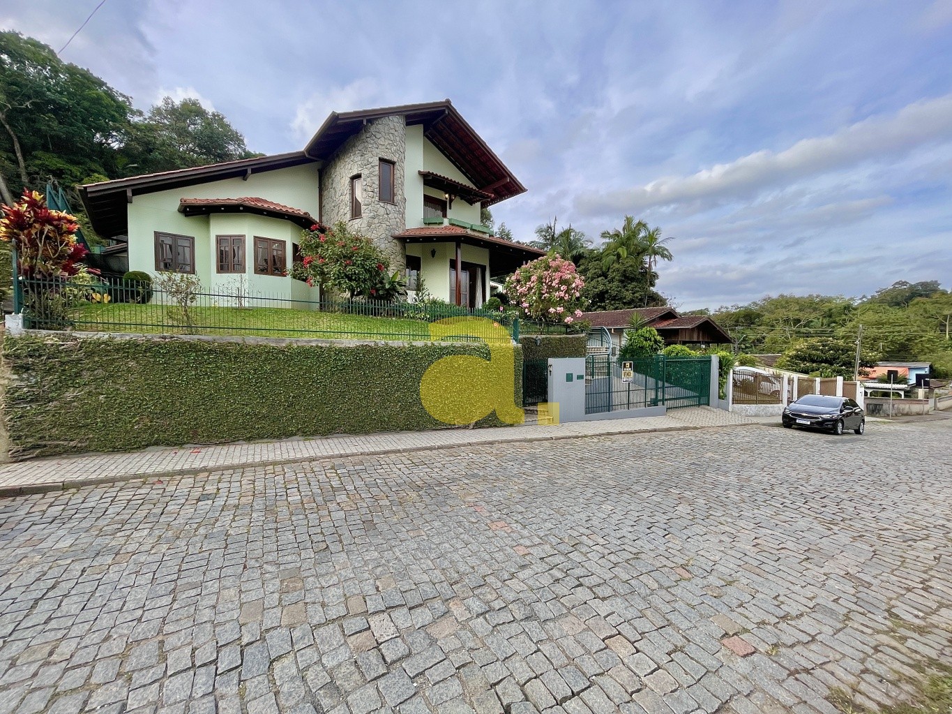 Casa, 4 quartos, 307 m² - Foto 1