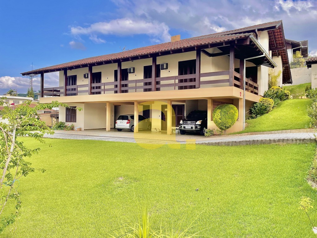 Casa para alugar com 5 quartos, 429m² - Foto 1