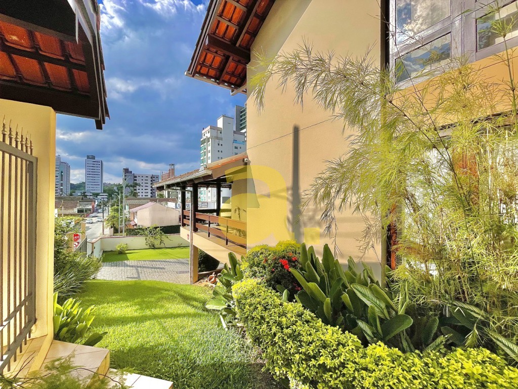 Casa para alugar com 5 quartos, 429m² - Foto 11