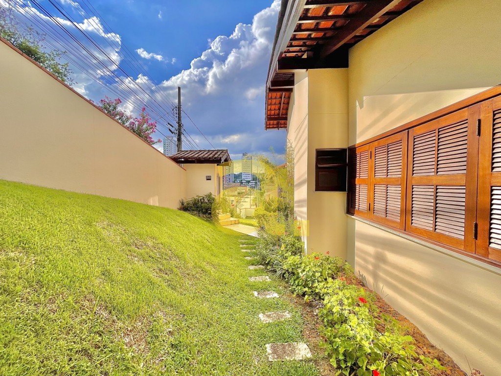 Casa para alugar com 5 quartos, 429m² - Foto 12