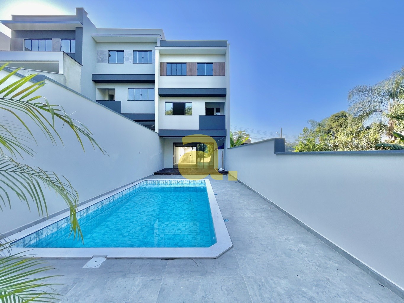 Sobrado à venda com 3 quartos, 184m² - Foto 1