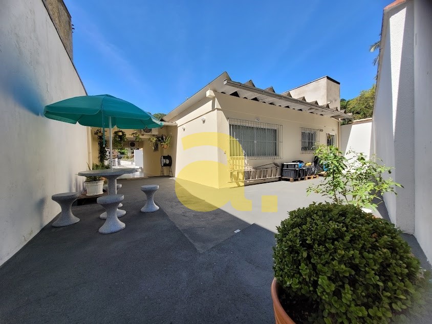 Casa à venda com 2 quartos, 126m² - Foto 1