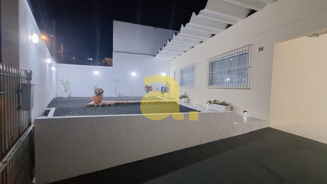 Casa à venda com 2 quartos, 126m² - Foto 2