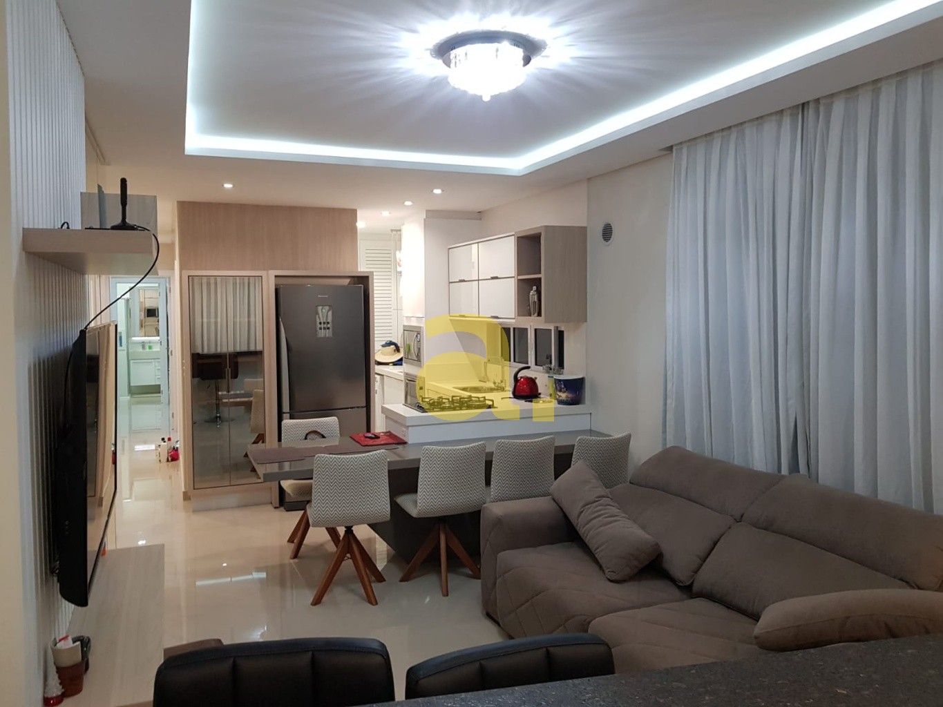 Apartamento à venda com 2 quartos, 70m² - Foto 3