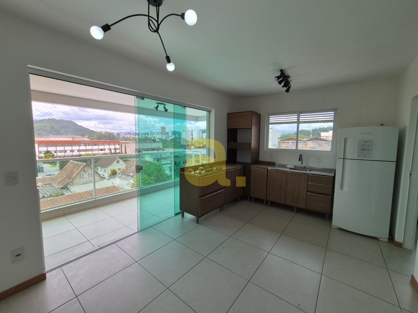 APARTAMENTO COM 2 QUARTOS PARA ALUGAR ITOUPAVA NORTE MOBILIADO . — foto 2