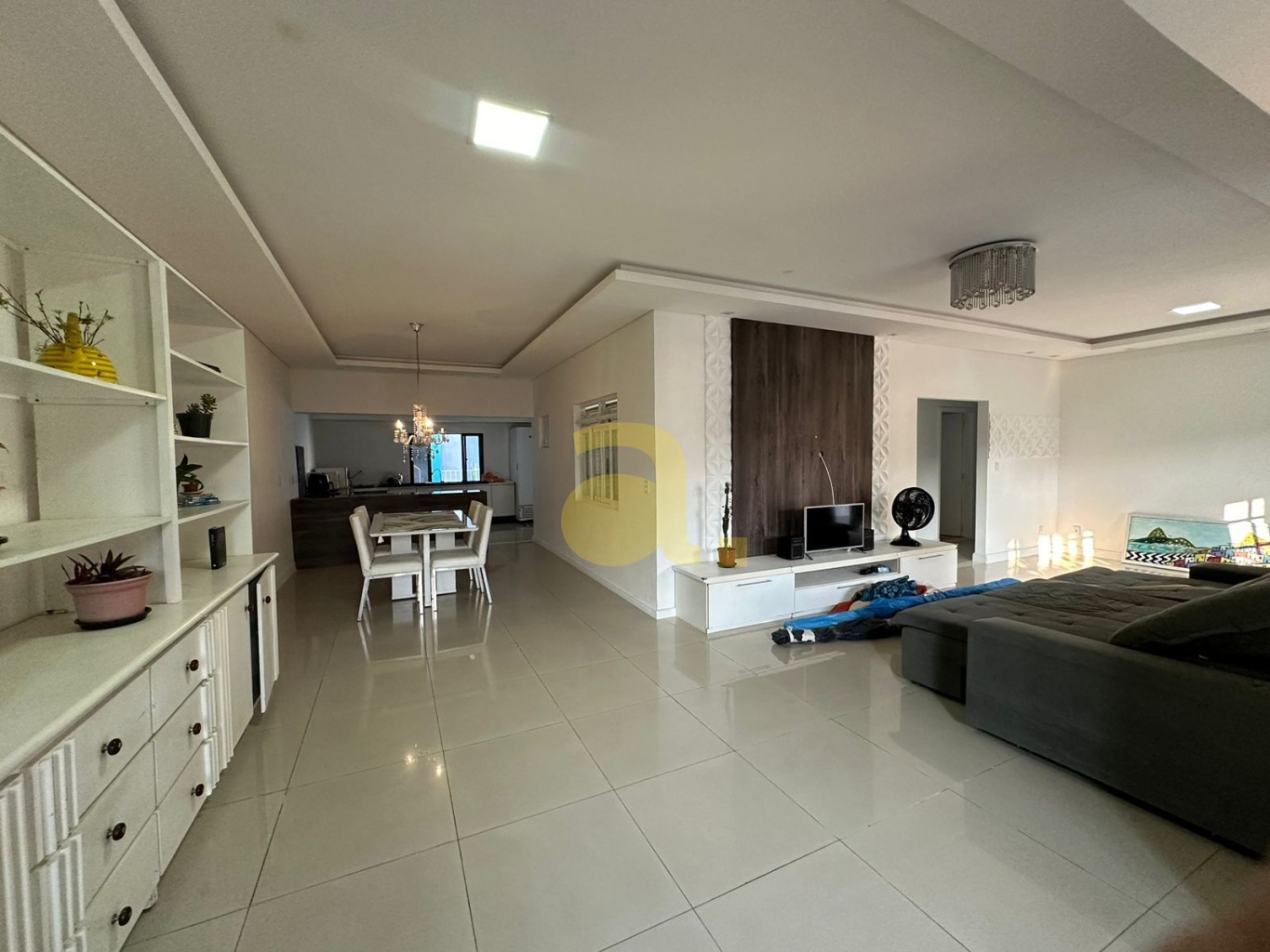 Casa à venda com 4 quartos, 500m² - Foto 3