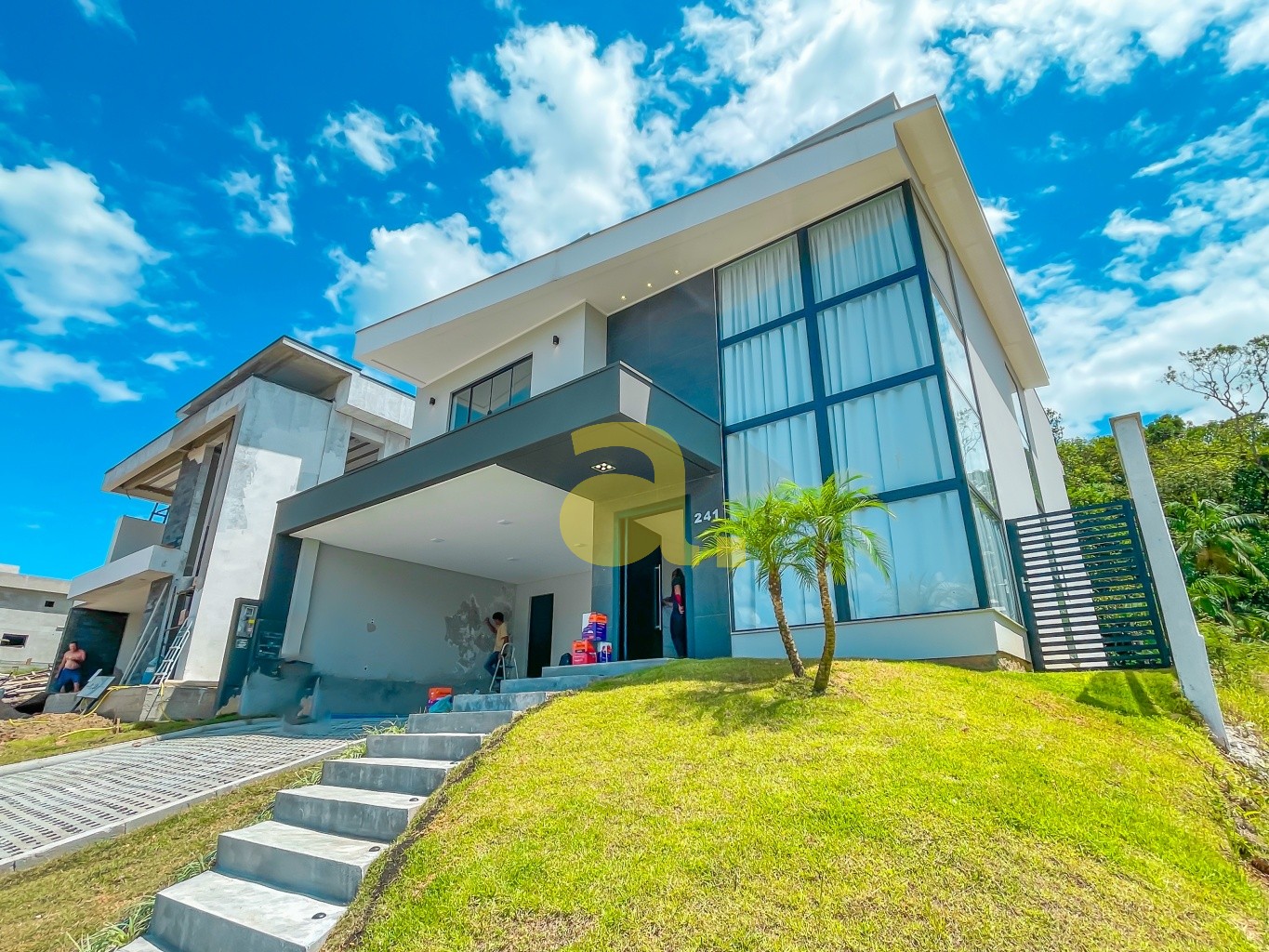 Casa de Condomínio à venda com 3 quartos, 222m² - Foto 2