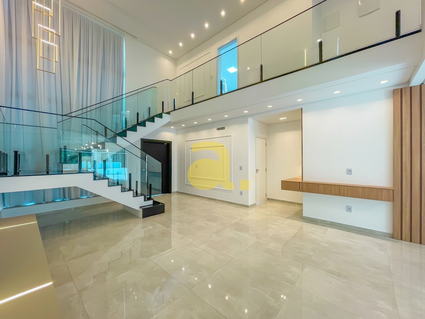 Casa de Condomínio à venda com 3 quartos, 222m² - Foto 1