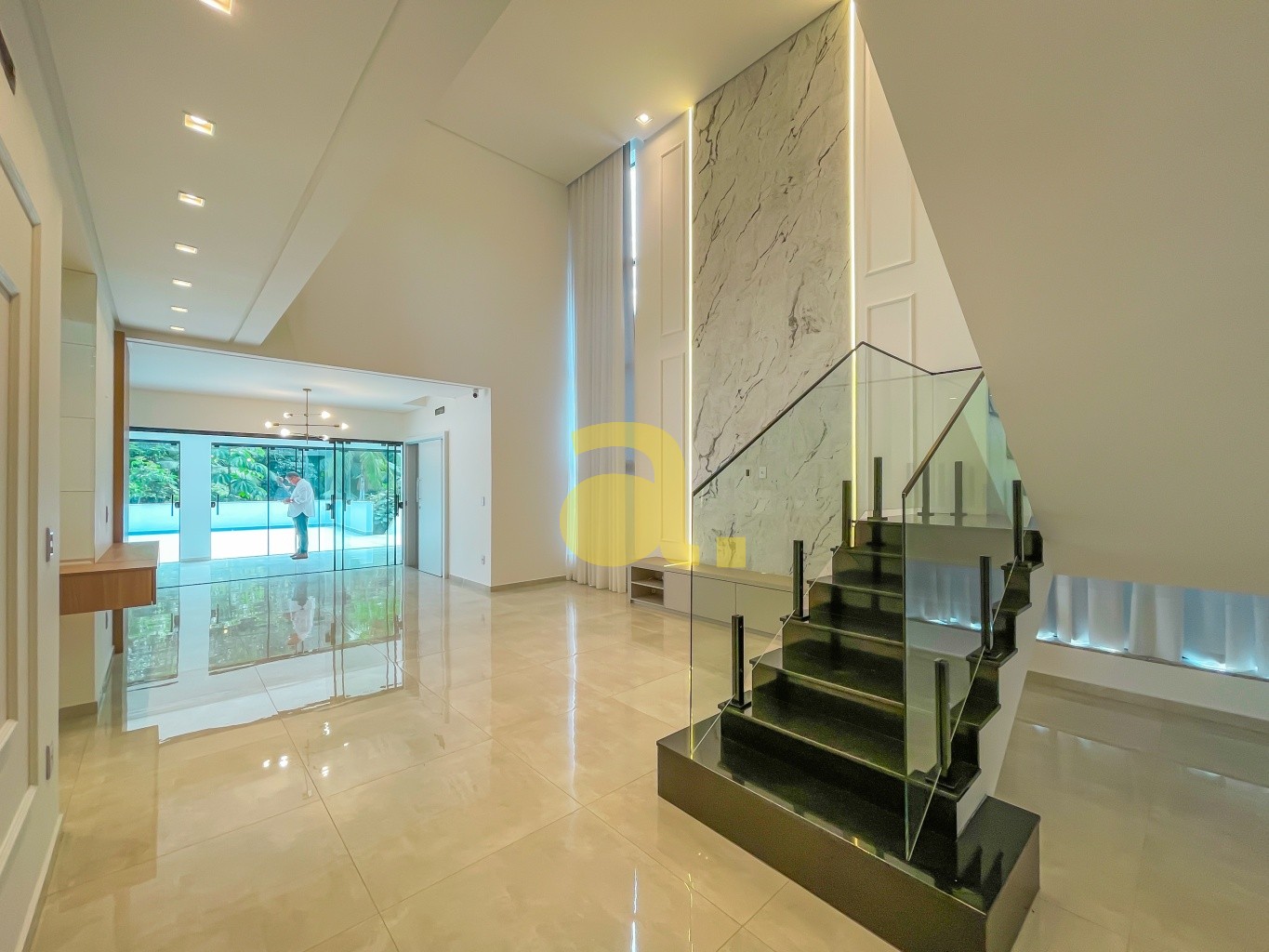 Casa de Condomínio à venda com 3 quartos, 222m² - Foto 4