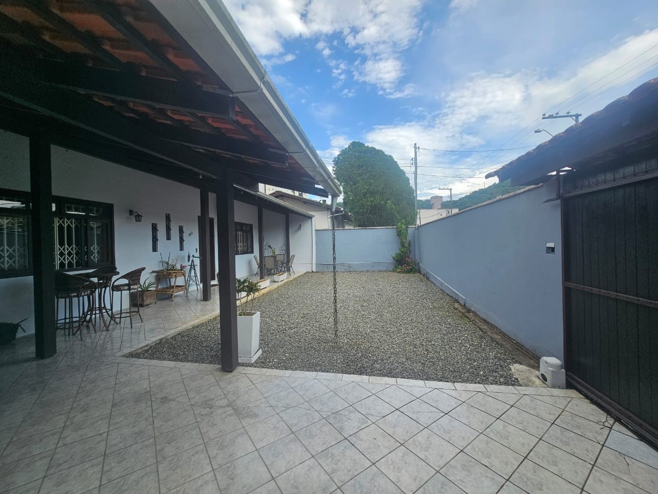 Casa à venda com 4 quartos, 227m² - Foto 2