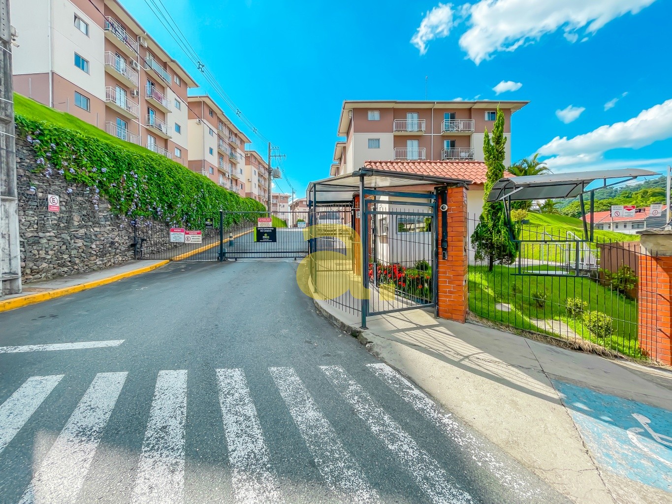 Apartamento à venda com 2 quartos, 47m² - Foto 2