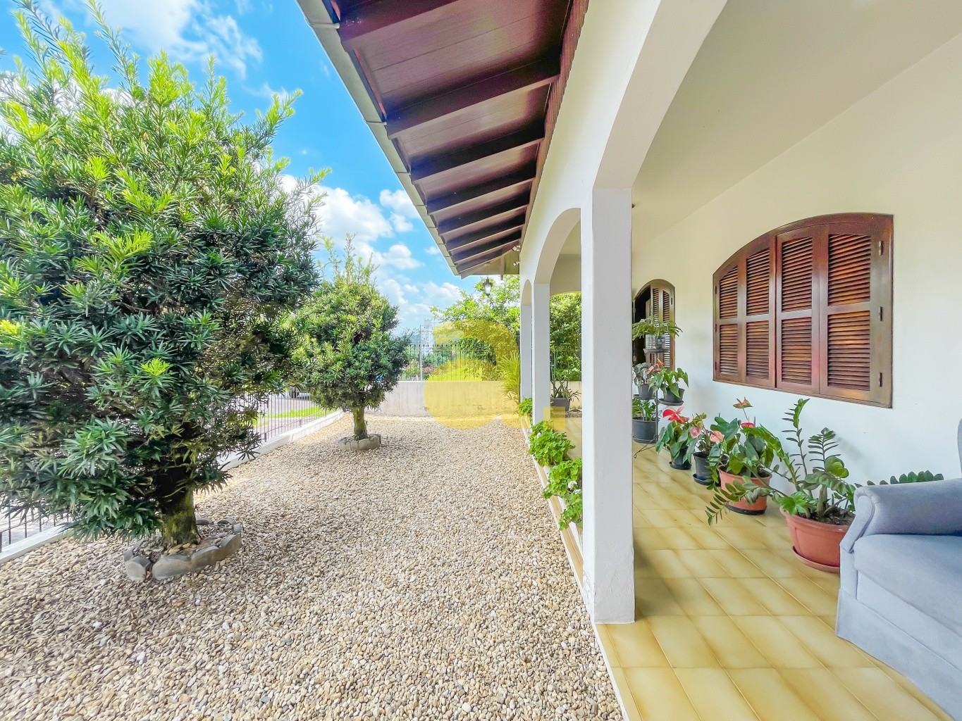 Casa à venda com 3 quartos, 289m² - Foto 2