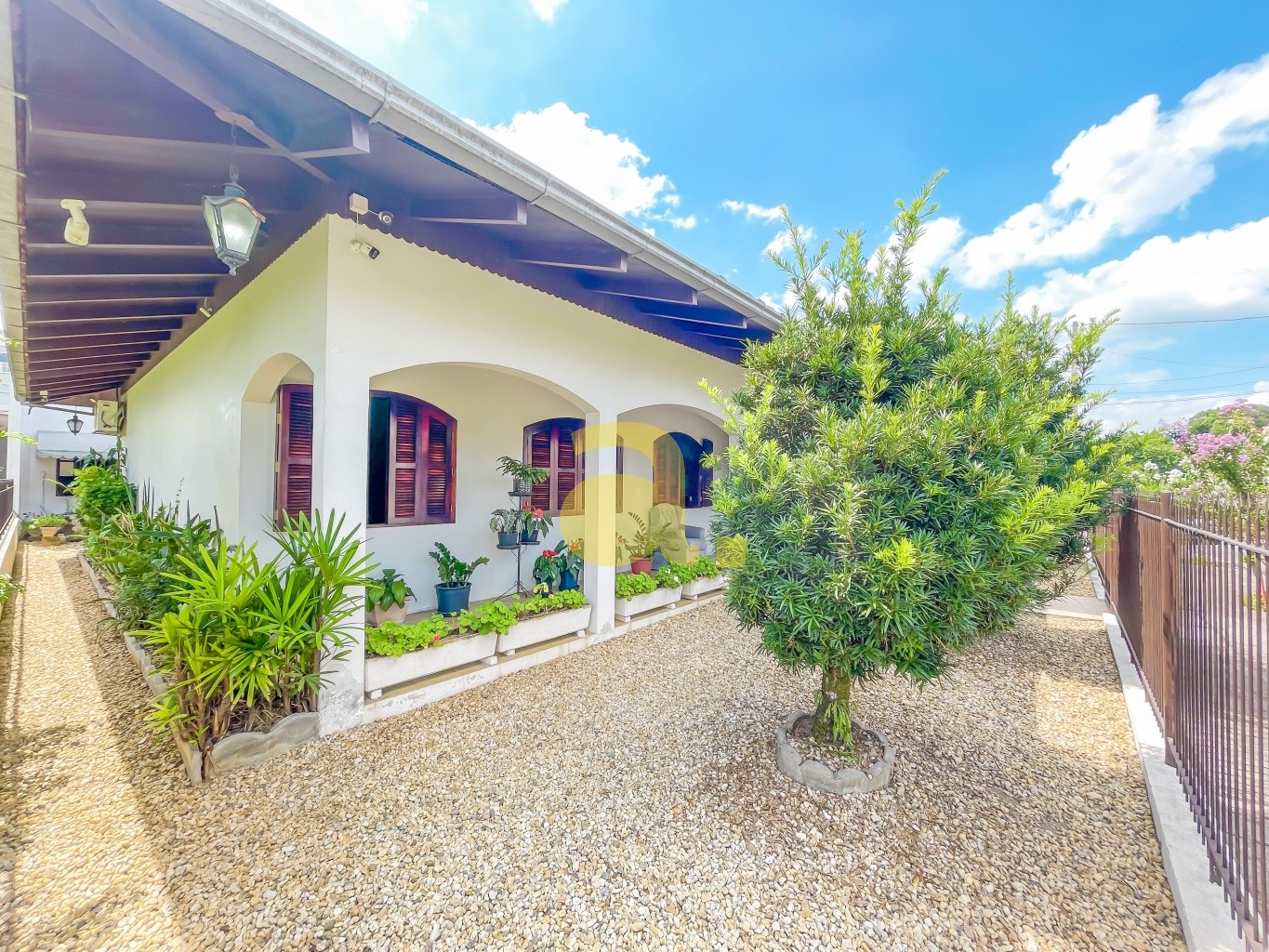 Casa à venda com 3 quartos, 289m² - Foto 3