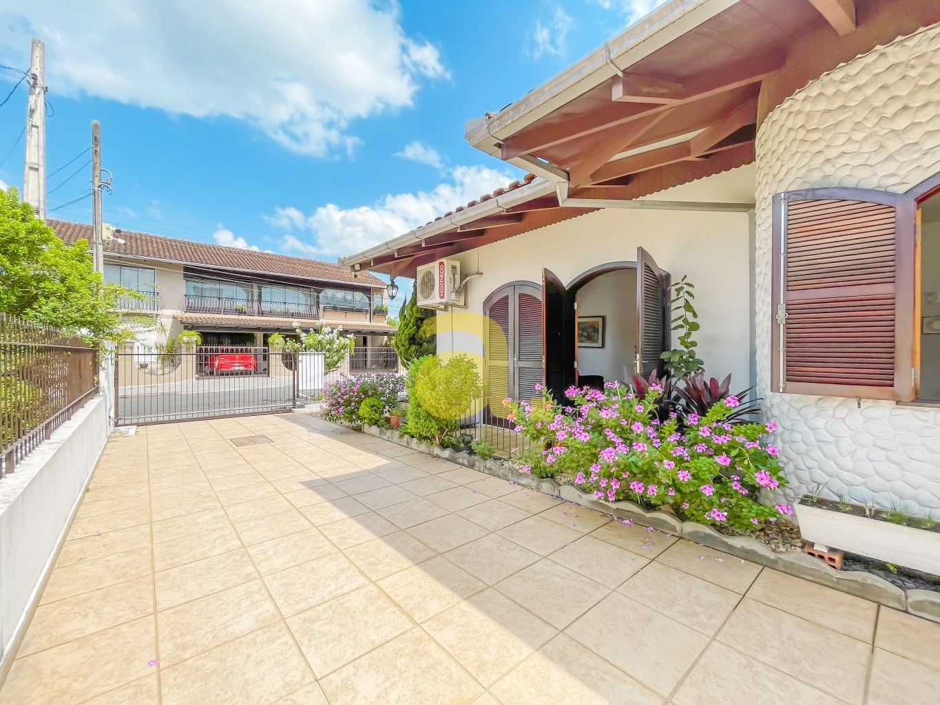 Casa à venda com 3 quartos, 289m² - Foto 6