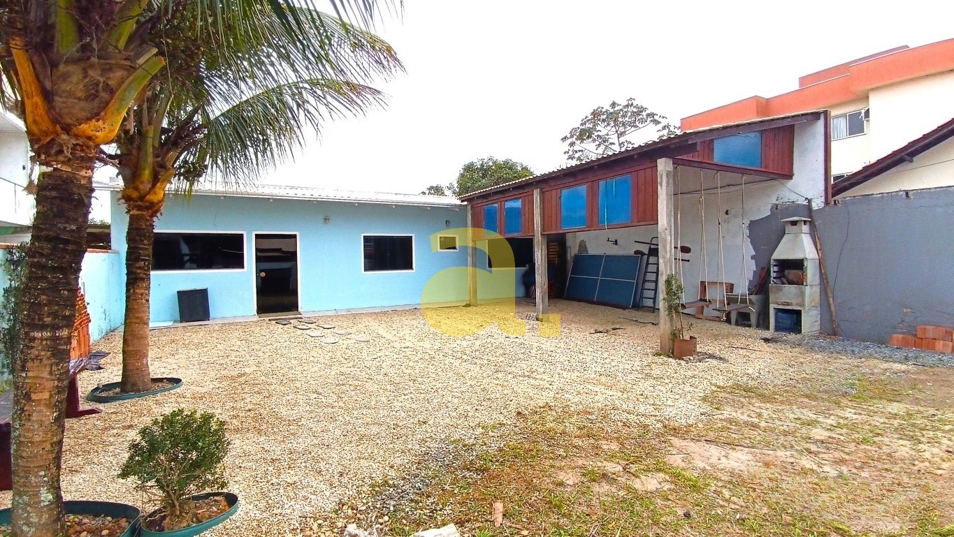 Casa à venda com 2 quartos, 70m² - Foto 1