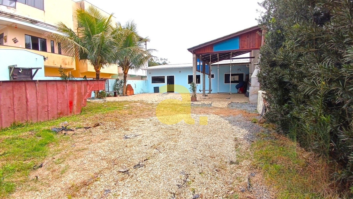 Casa à venda com 2 quartos, 70m² - Foto 2