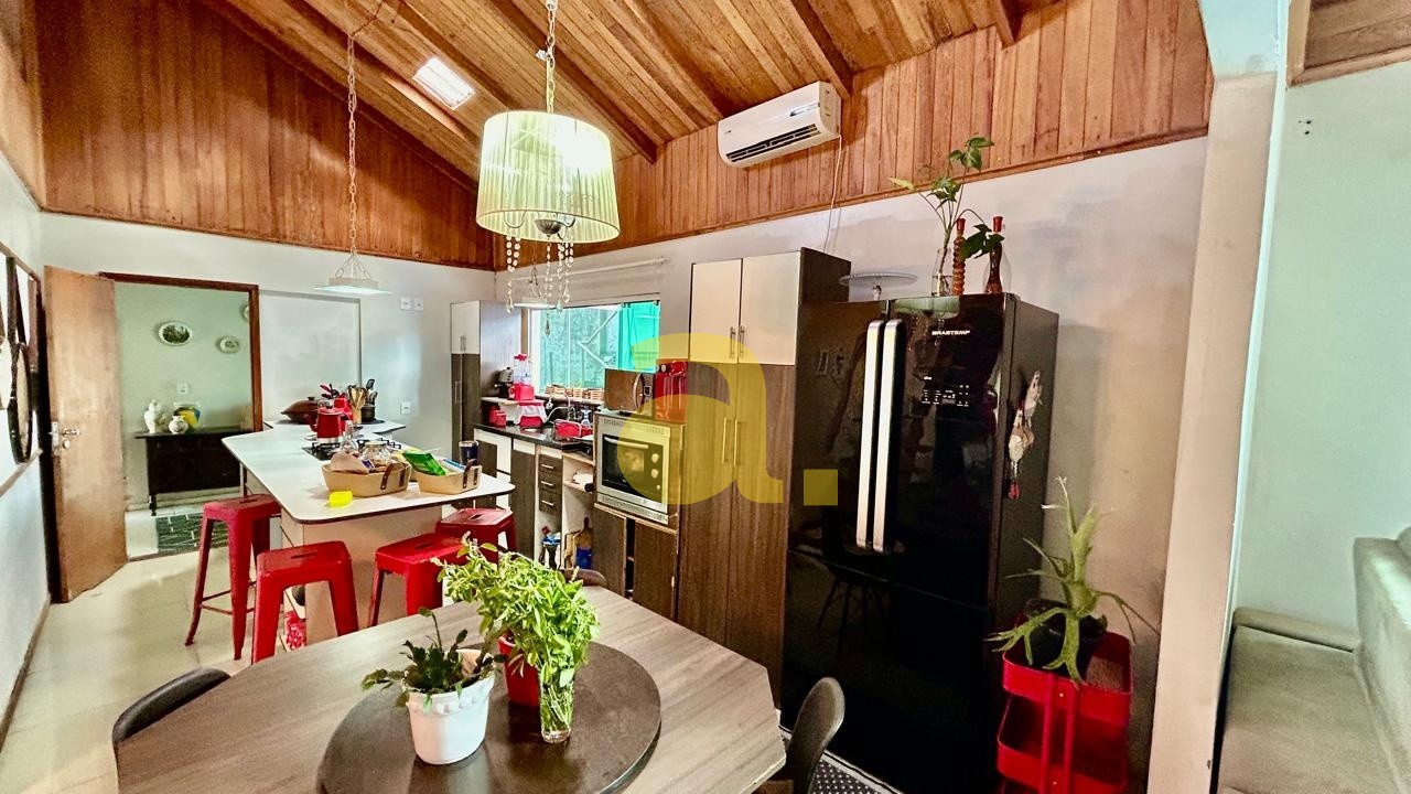 Casa à venda com 3 quartos, 201m² - Foto 15