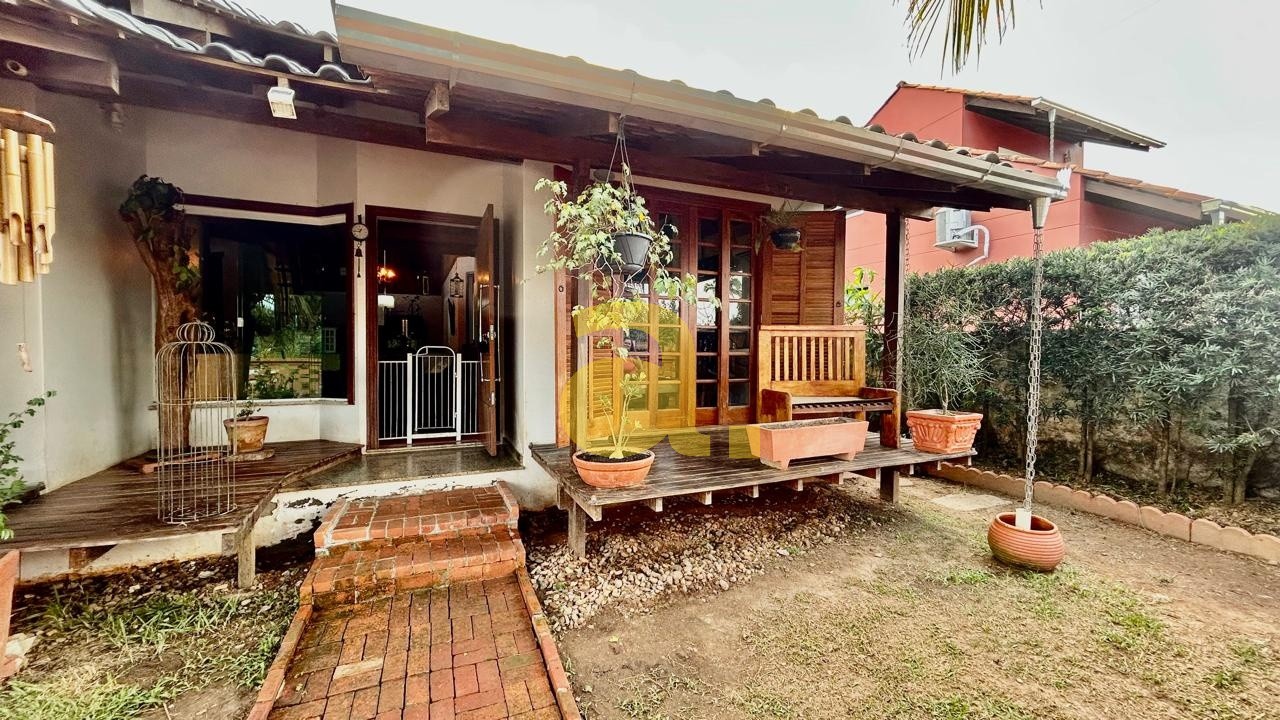 Casa à venda com 3 quartos, 201m² - Foto 1