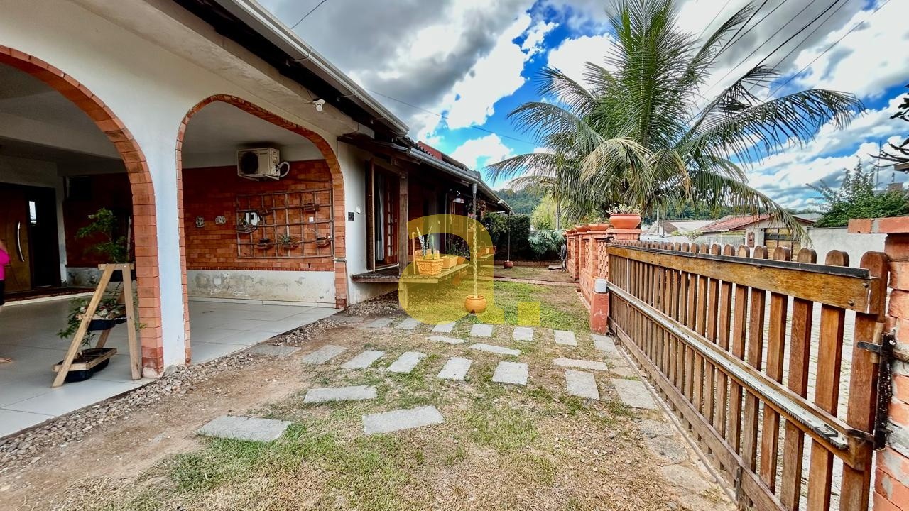 Casa à venda com 3 quartos, 201m² - Foto 4