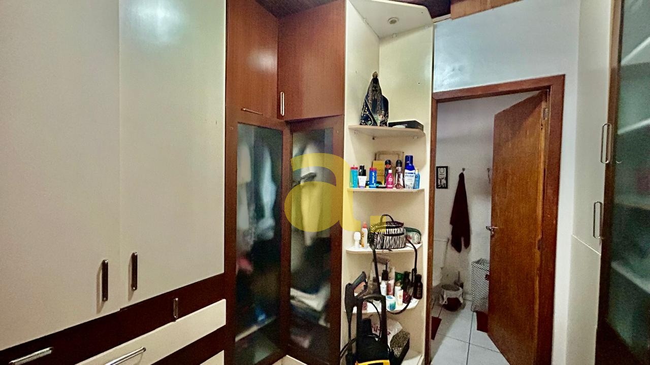 Casa à venda com 3 quartos, 201m² - Foto 17