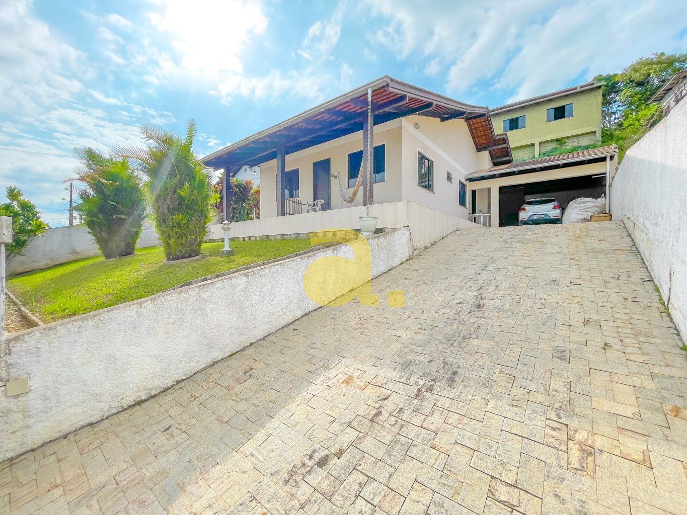 Casa à venda com 4 quartos, 138m² - Foto 1