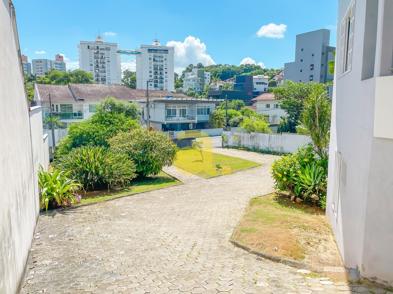 Casa para alugar com 4 quartos, 250m² - Foto 8