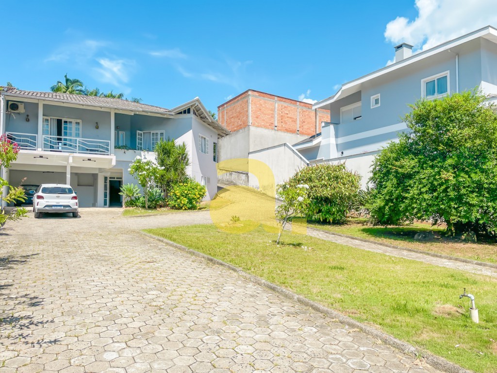 Casa à venda com 4 quartos, 250m² - Foto 2