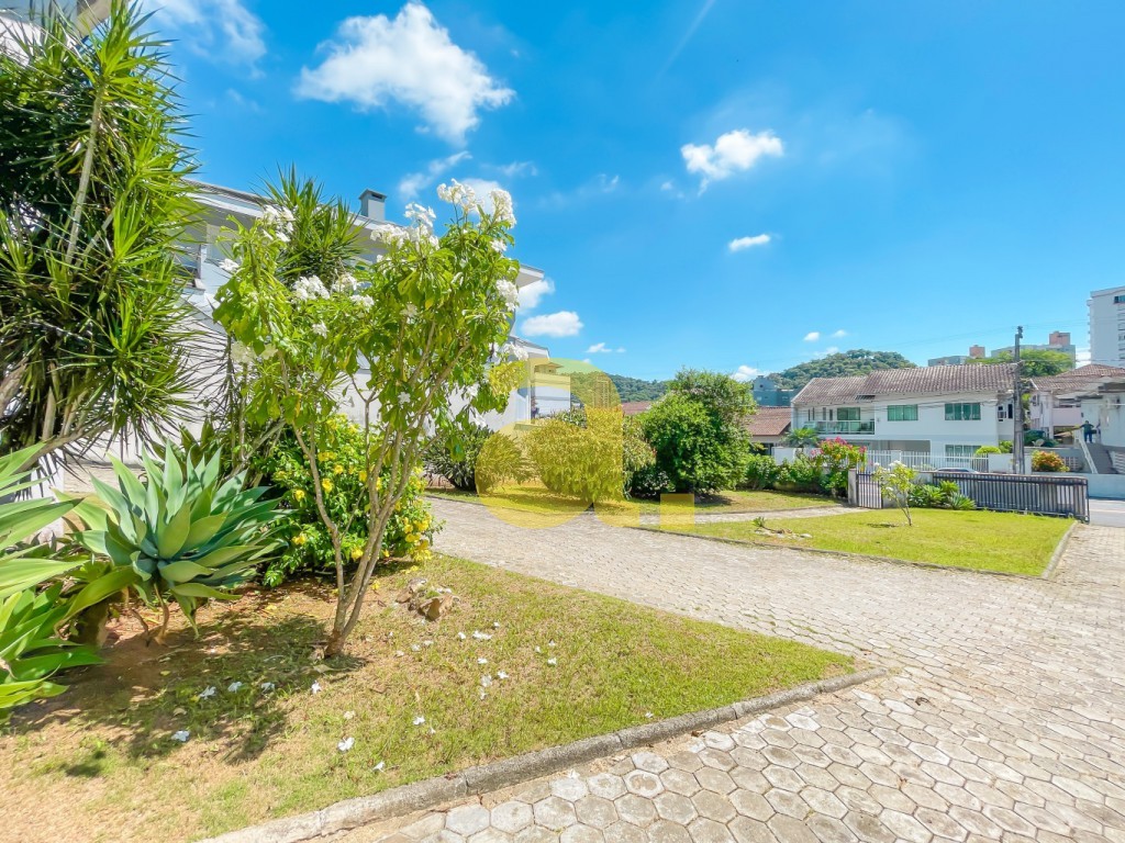 Casa à venda com 4 quartos, 250m² - Foto 6